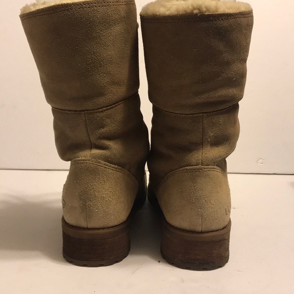 Ugg - Picture 3 of 6